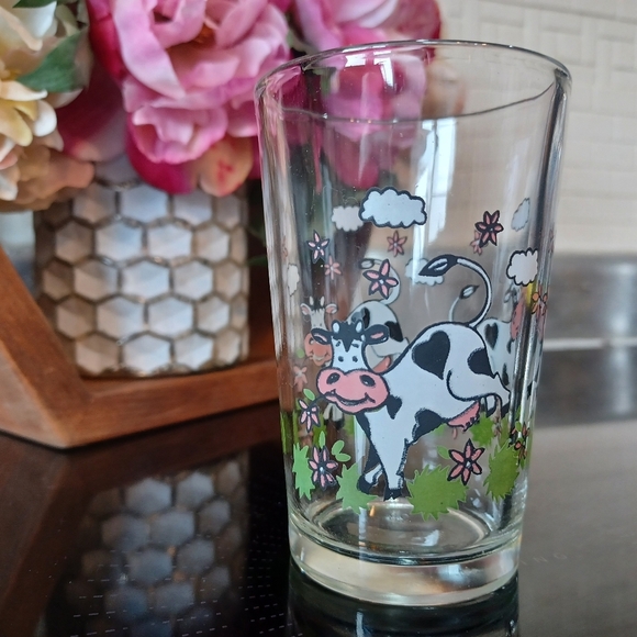 Vintage Morning Star Cute Frolicking Cow Print Juice Glass Tumbler - Picture 4 of 7